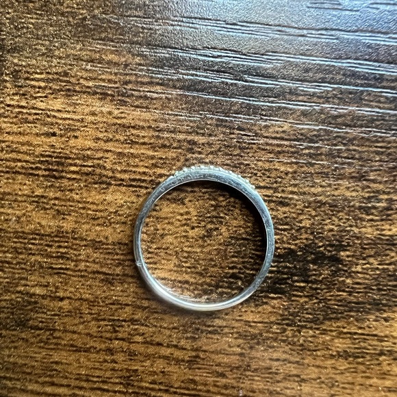 10k White Gold Diamond pave ring. - Picture 6 of 9